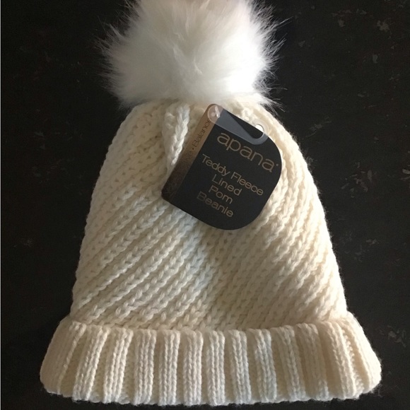 🎄🎄Apana Teddy Fleece Lined Pom Beanie! New with tags.🎄🎄 - Picture 4 of 5